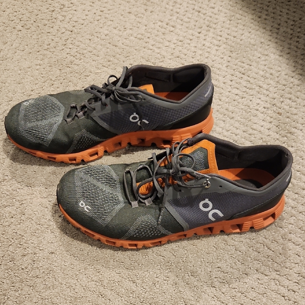 On Cloud Running Men's Charcoal and Orange Athletic Shoes 11.5M